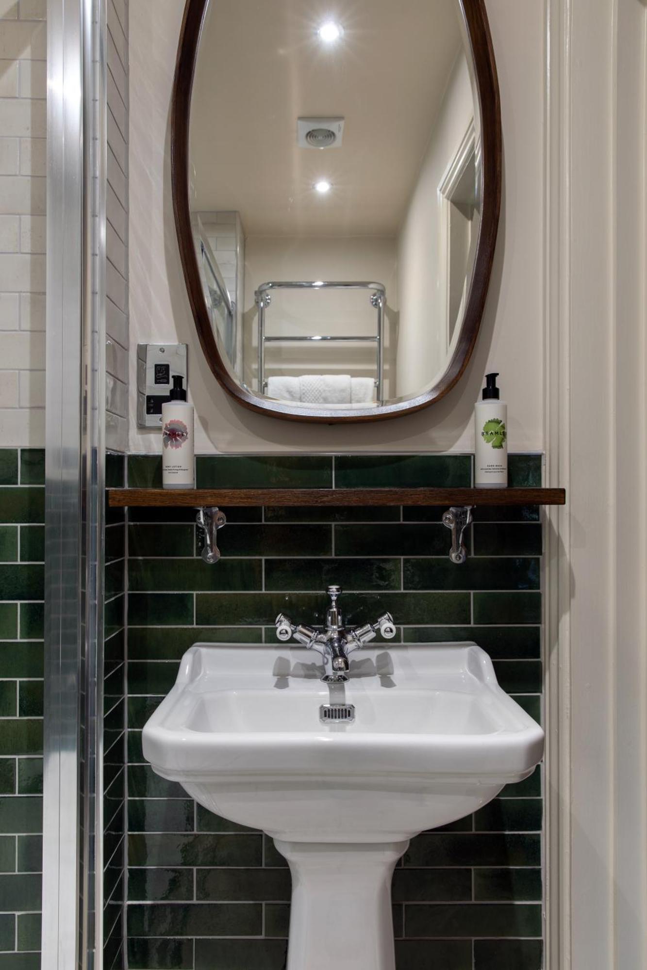The Carnarvon Arms Hotel Newbury  Ngoại thất bức ảnh
