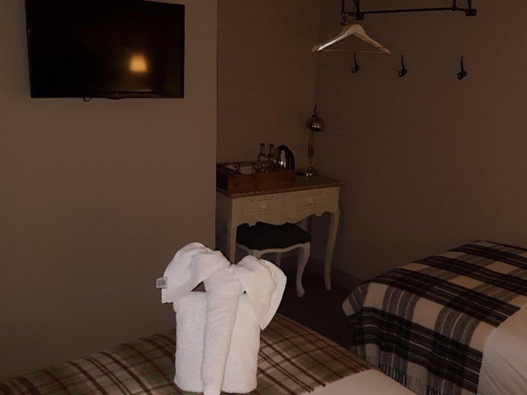 The Carnarvon Arms Hotel Newbury  Ngoại thất bức ảnh